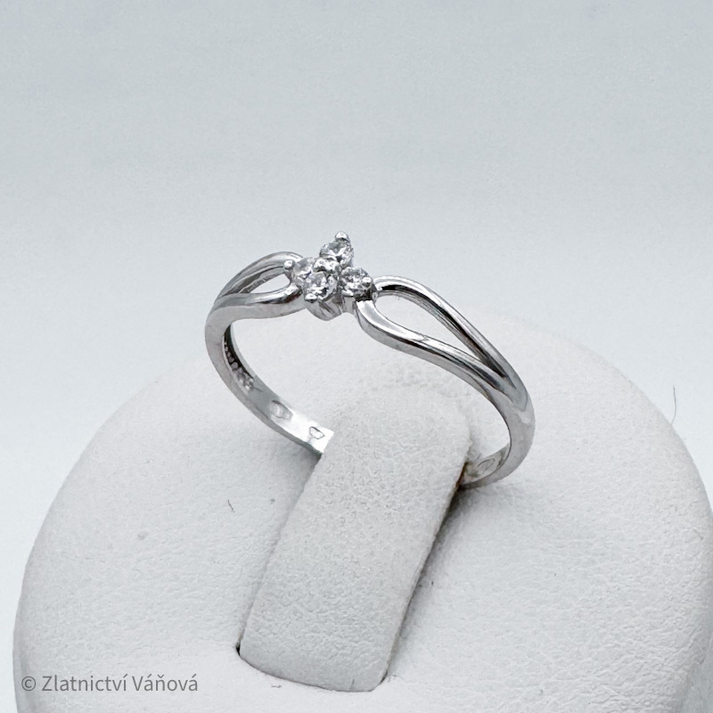 Bílé zlato prsten se zirkony